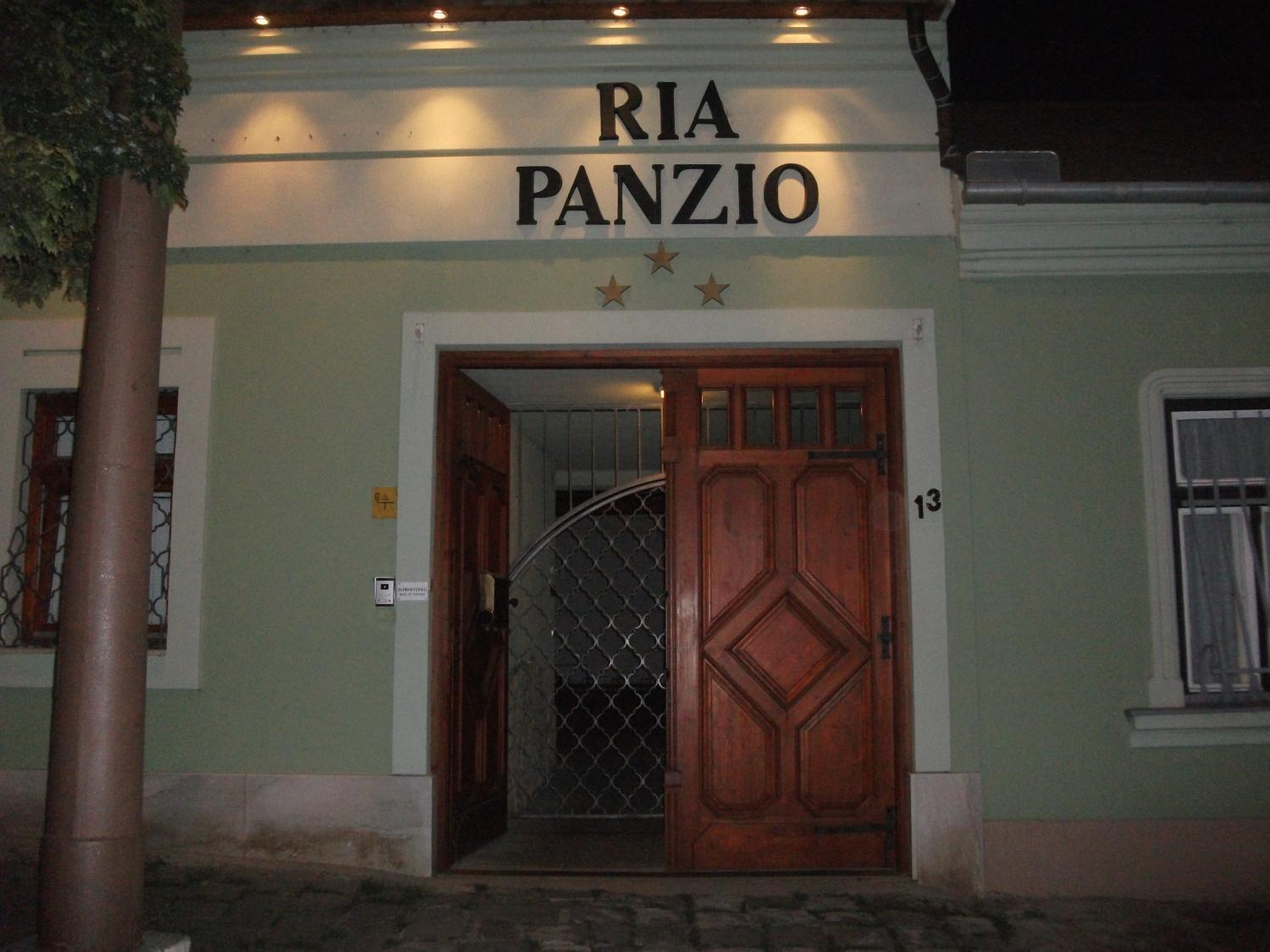 Bed and Breakfast Ria Panzio Esztergom Exterior foto