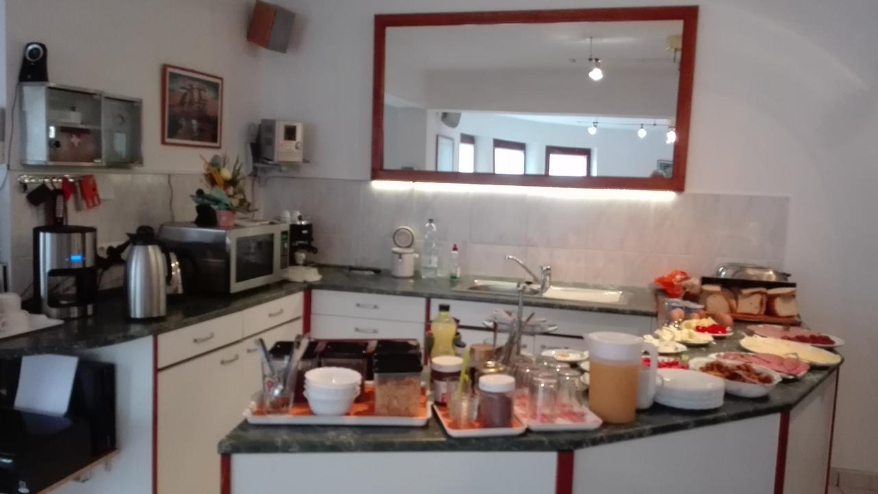 Bed and Breakfast Ria Panzio Esztergom Exterior foto