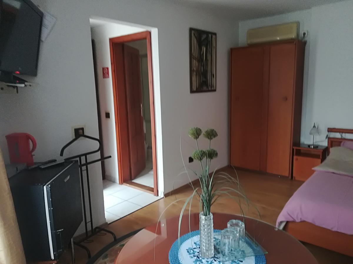 Bed and Breakfast Ria Panzio Esztergom Exterior foto