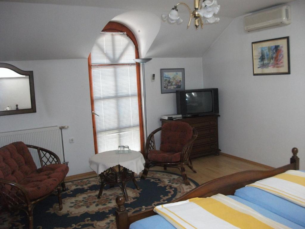 Bed and Breakfast Ria Panzio Esztergom Exterior foto