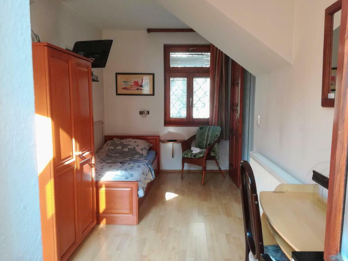 Bed and Breakfast Ria Panzio Esztergom Exterior foto